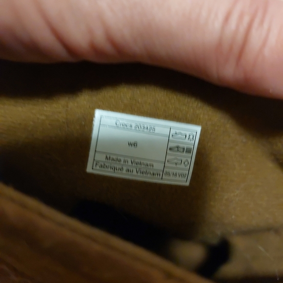 Crocs LodgePoint suede pull on boots size 6W - Picture 6 of 9